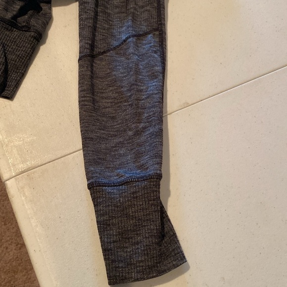 Athletic yoga pants, Heather, Gray color, cuffed or uncuffed size small - Picture 6 of 12